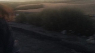 Adolescente realiza acto   íntimo en el auto y culmina en la autopista